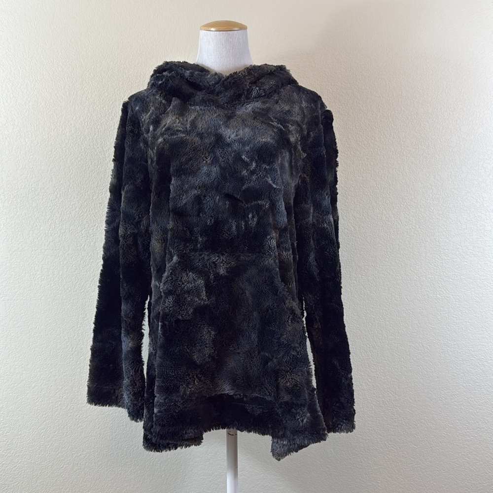 Pandemonium Hooded Lounger - Luxury Faux Fur in Highland Skye Large‎